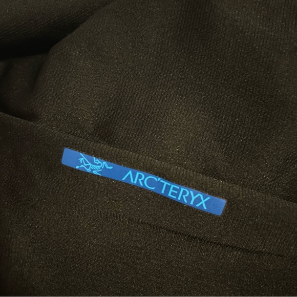 ARC’TERYX Black Phase SL Zip Neck LS Shirt - Picture 5 of 8
